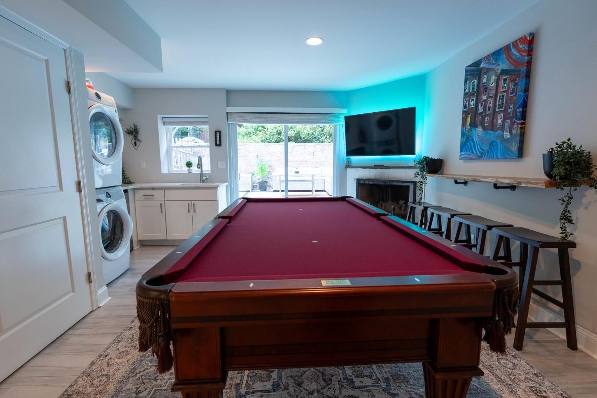 Holiday home Stylish 3br W Pool Table & Garage *