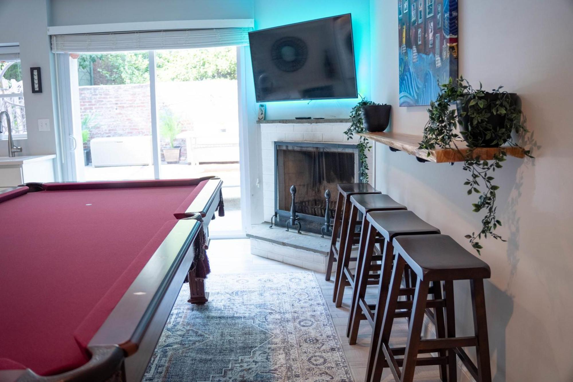 Stylish 3br W Pool Table & Garage Holiday home Philadelphia