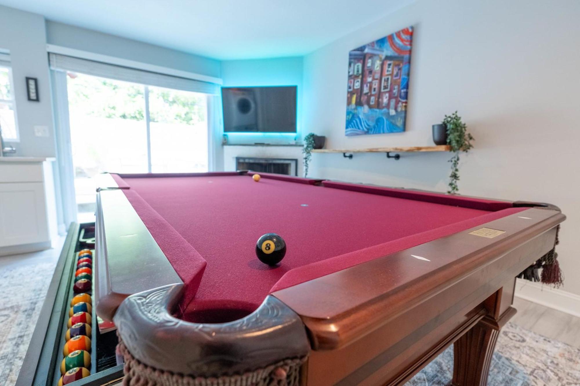 Stylish 3br W Pool Table & Garage *