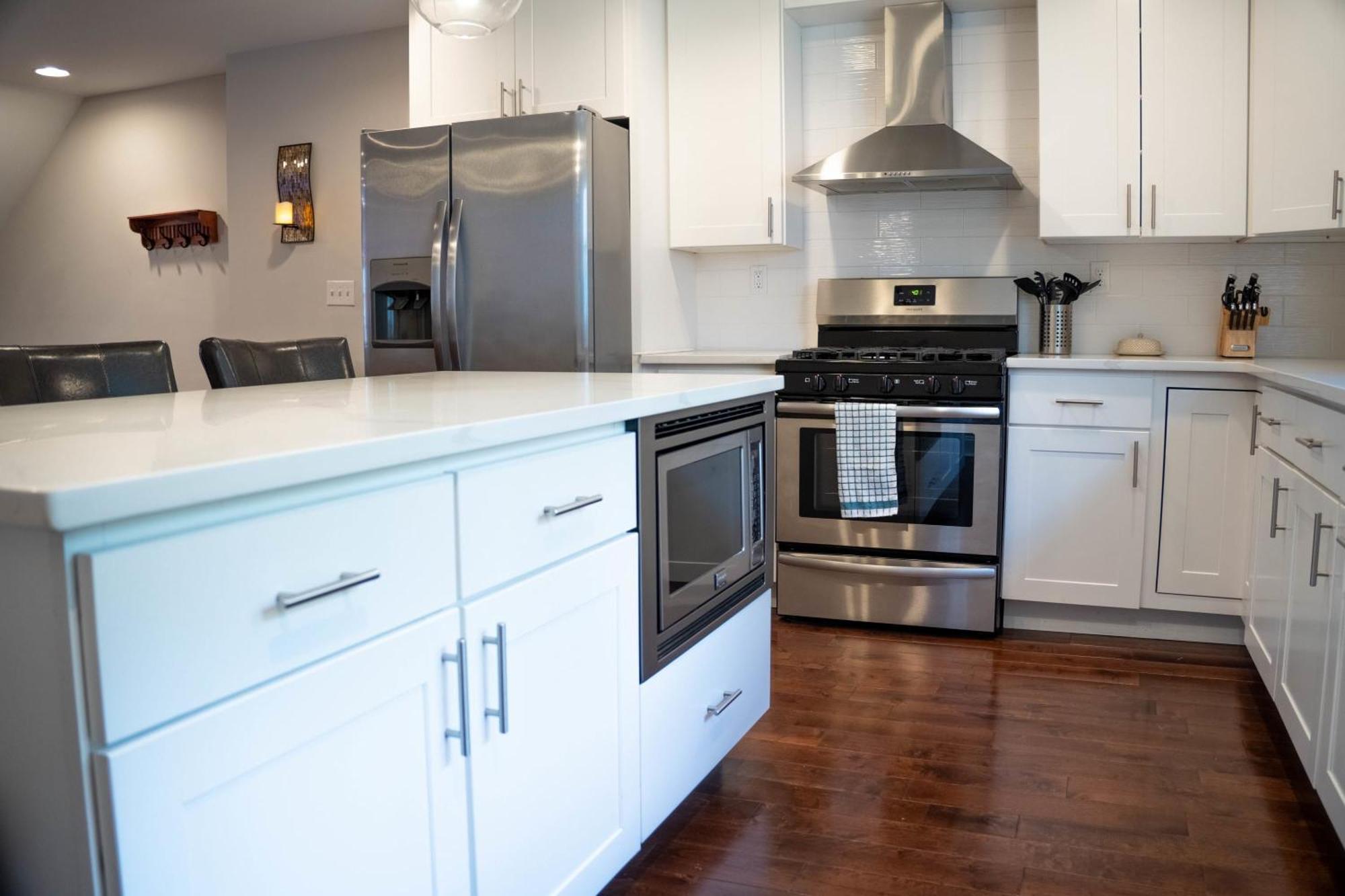 Stylish 3br W Pool Table & Garage * Philadelphia