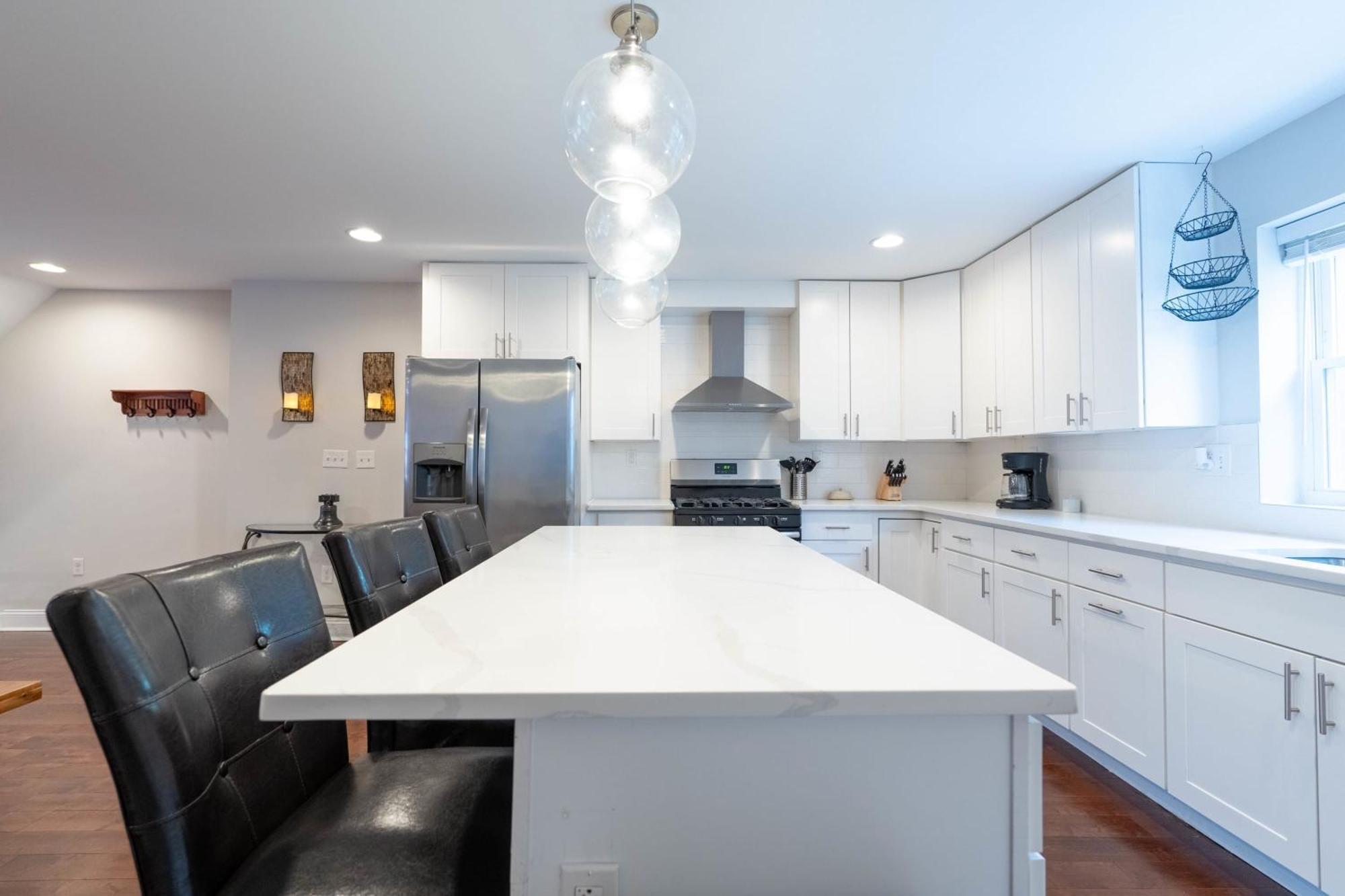 Stylish 3br W Pool Table & Garage Holiday home