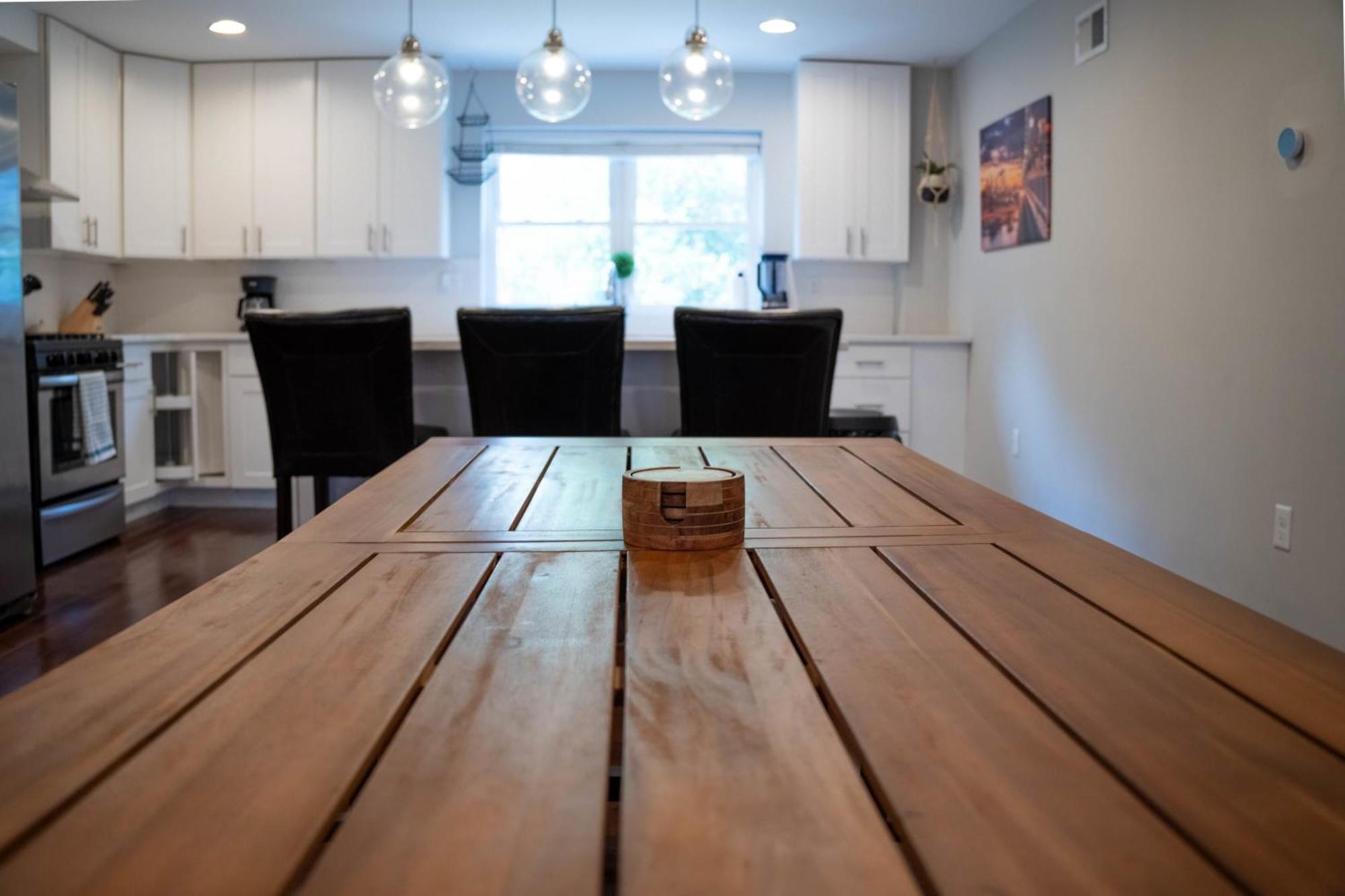 Stylish 3br W Pool Table & Garage Holiday home Philadelphia